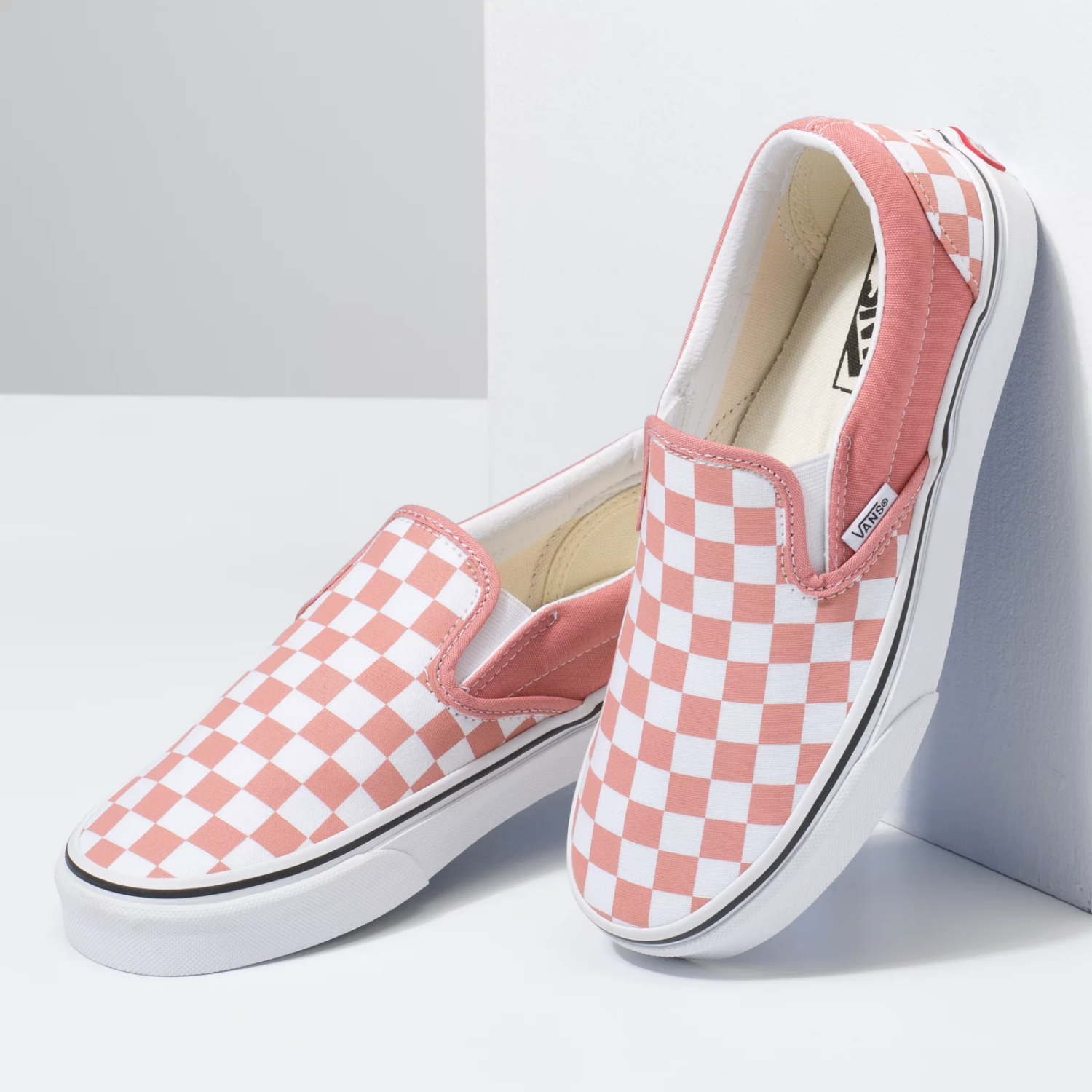 Checkered pink cheap and white vans